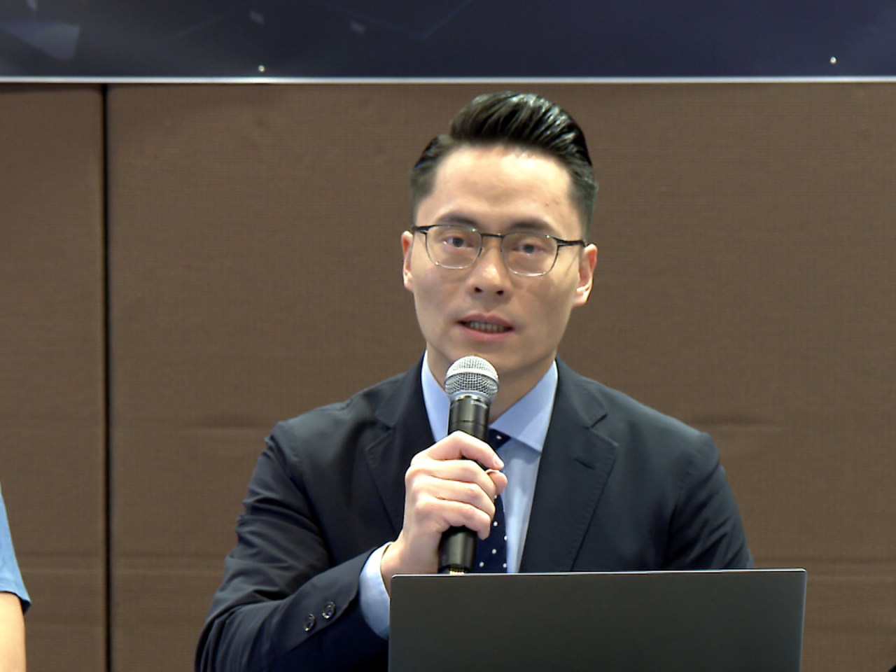 梁熙表示，在復活節及清明節長假期，酒店業整體生意較去年好；但飲食業生意則較平日周末下降。（港台圖片）