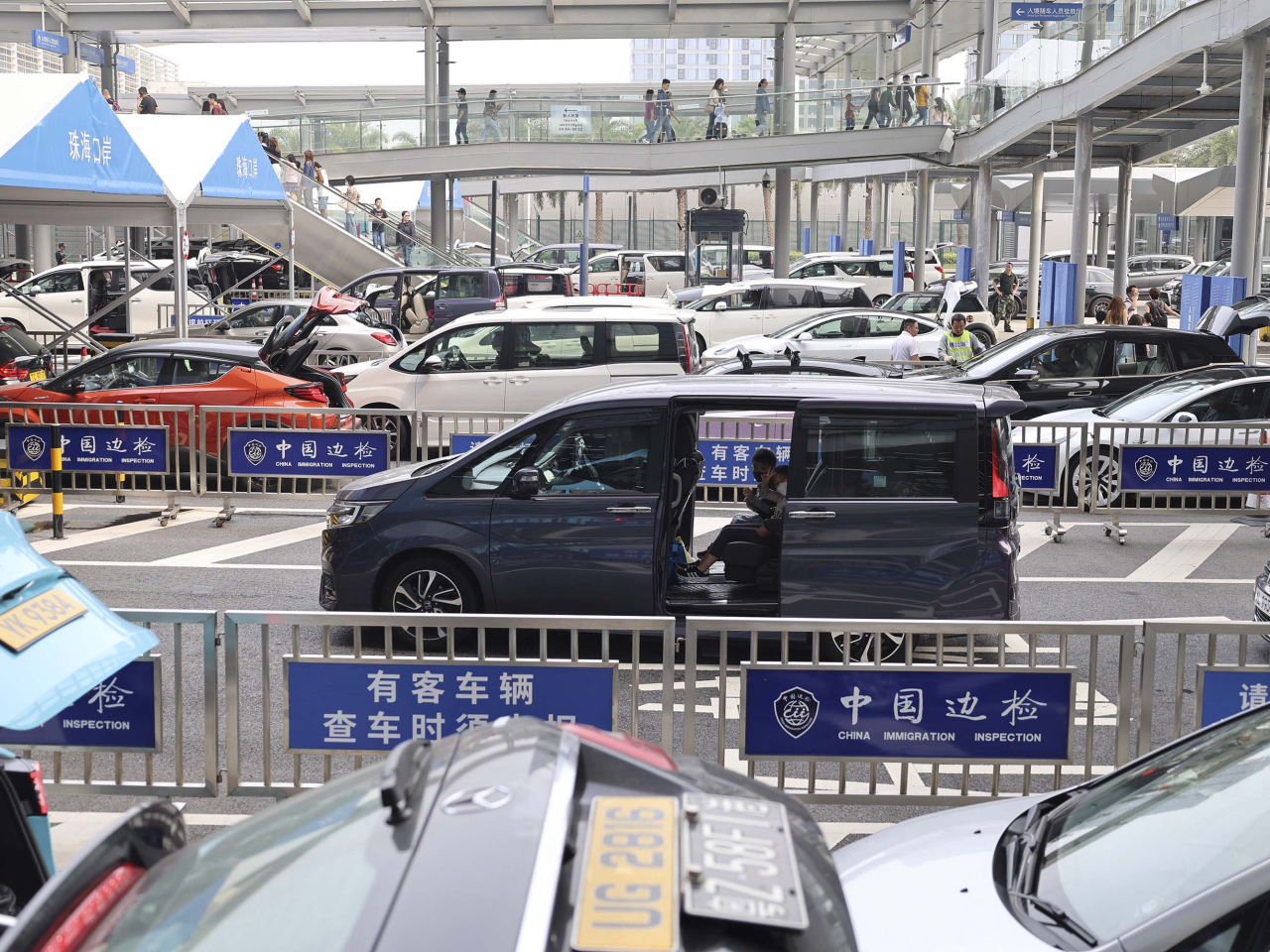 運輸署表示，今日會有較多跨境旅客使用陸路口岸回港。（新華社資料圖片）