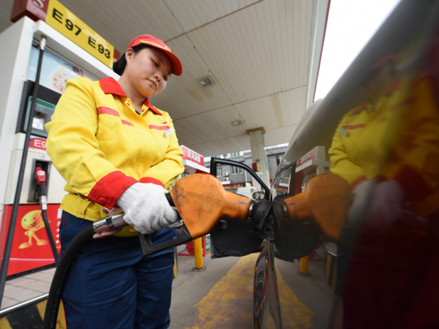 內地今晚午夜起上調成品油價　繼續採取調控措施 - RTHK