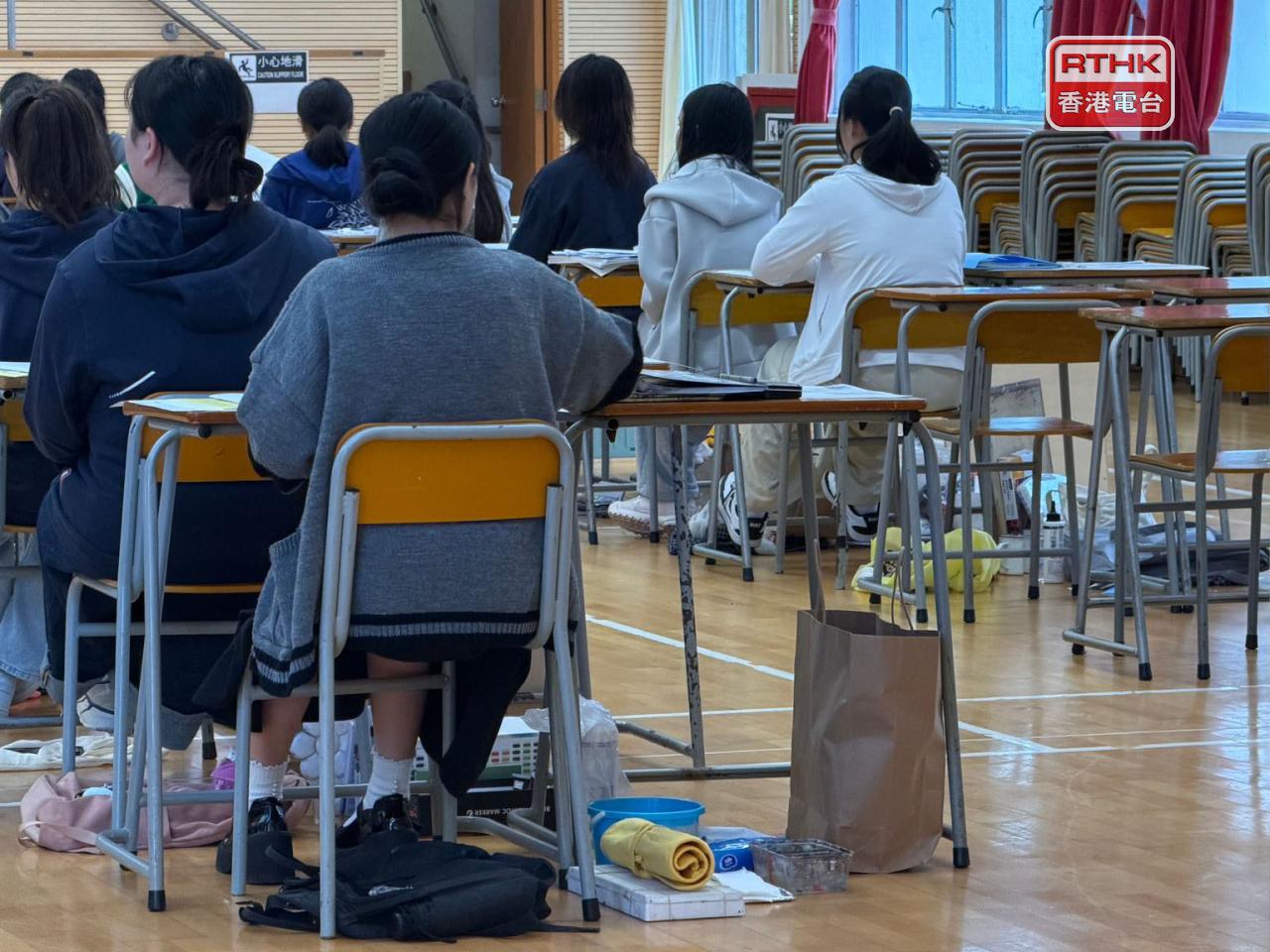 考評局表示，今日上午舉行的視覺藝術科考試，共有約3900名考生報考。（黃貝紋攝）