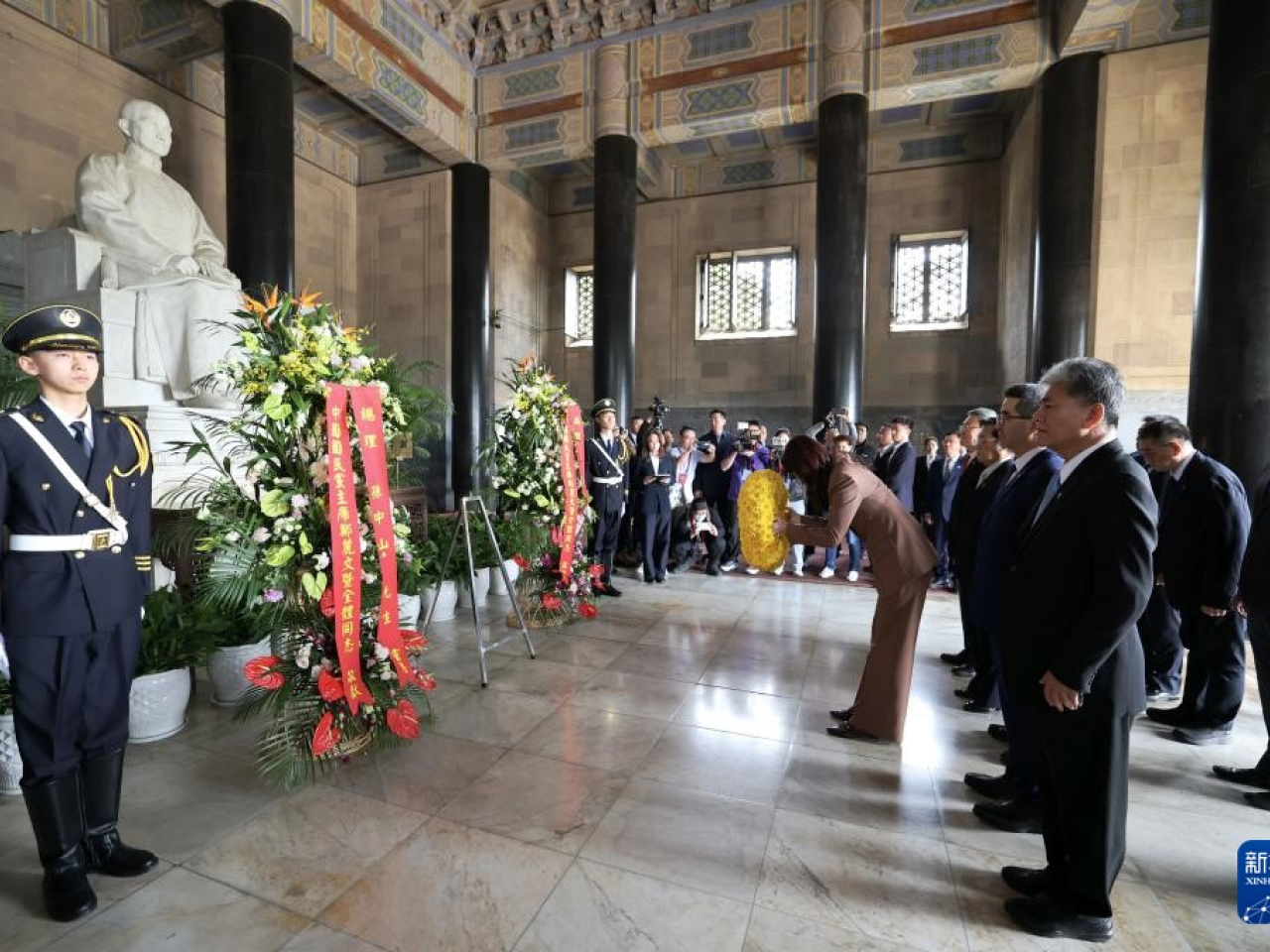 鄭麗文拜謁中山陵。（新華社）