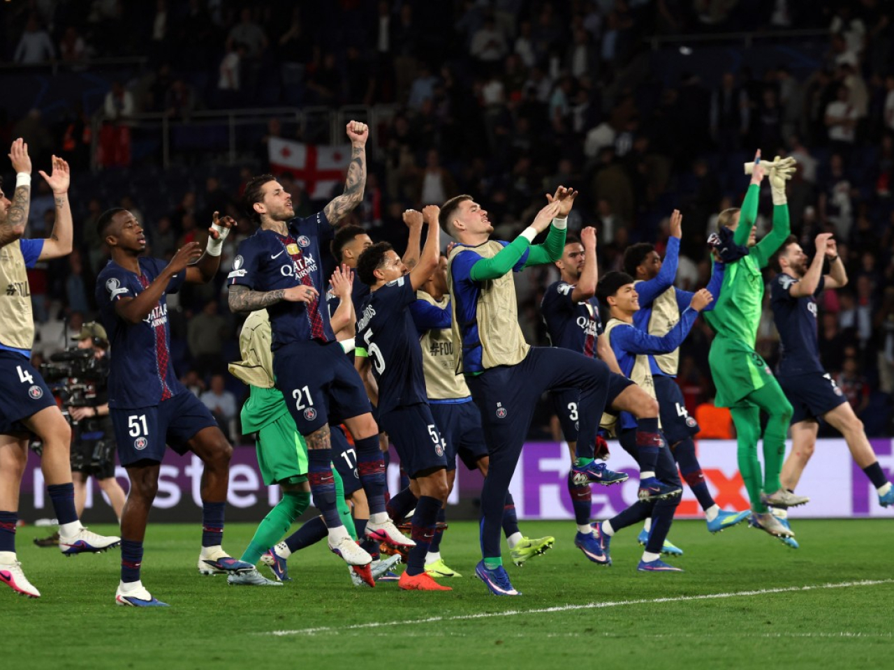 聖日耳門球員慶祝在首回合取勝。（法新社）