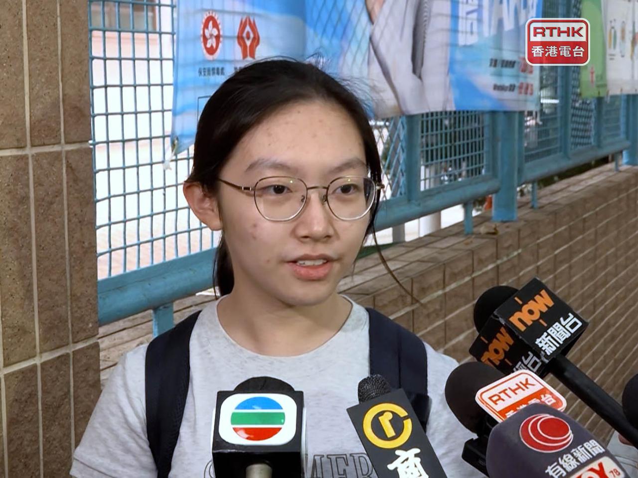 有考生表示，考試時若感到緊張，會運用老師教導的呼吸方法減壓。（梁禎祥攝）