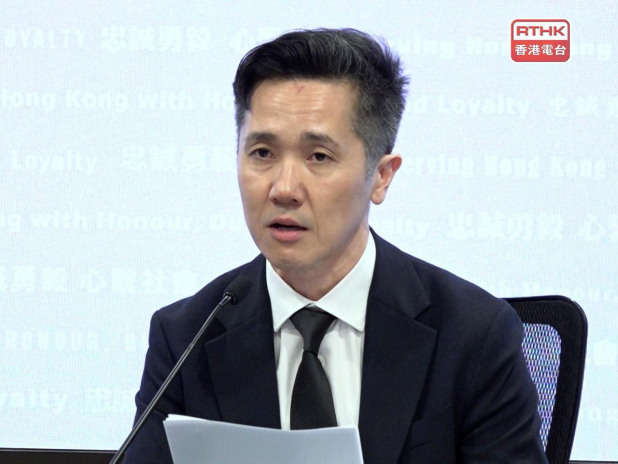 夏敬恒提到，醫管局正聯繫5萬多名病人，其中3萬多人有使用應用程式「HA GO」，已透過訊息交代，其餘萬多人以電話聯絡。（港台圖片）