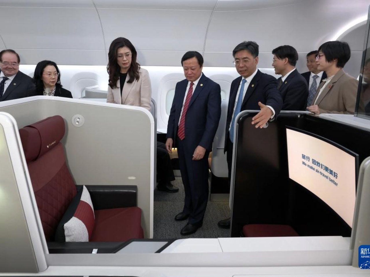 鄭麗文參觀中國商飛上海飛機設計研究院。（新華社）