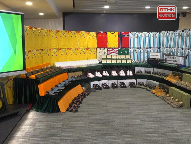 海關打擊跨境轉運，及供應本地冒牌與侵權貨品活動，檢獲約11萬件懷疑冒牌及侵權貨物，估計市值約6400萬元。