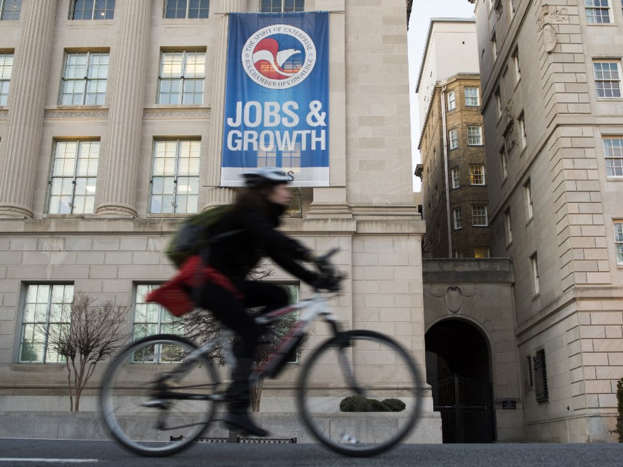 美國上星期新申領失業救濟人數增至21.9萬人，高於預期。（法新社資料圖片）