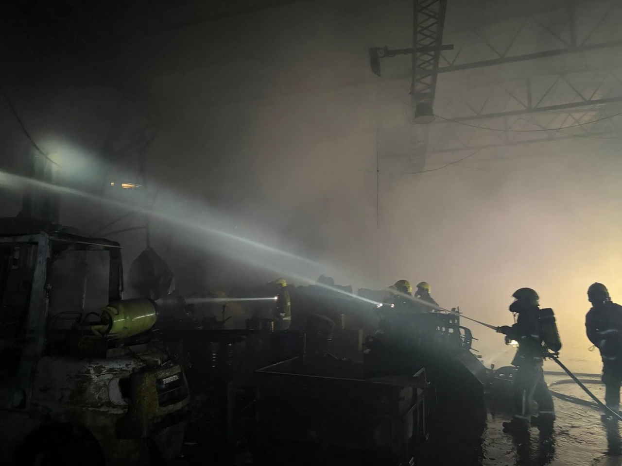 消防出動2隊煙帽隊和2條喉灌救，火勢在昨晚約10時救熄。（消防處社交網站截圖）