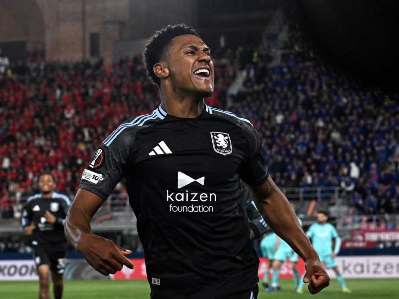 奧利屈堅斯攻入兩球，協助維拉取勝。（路透社）