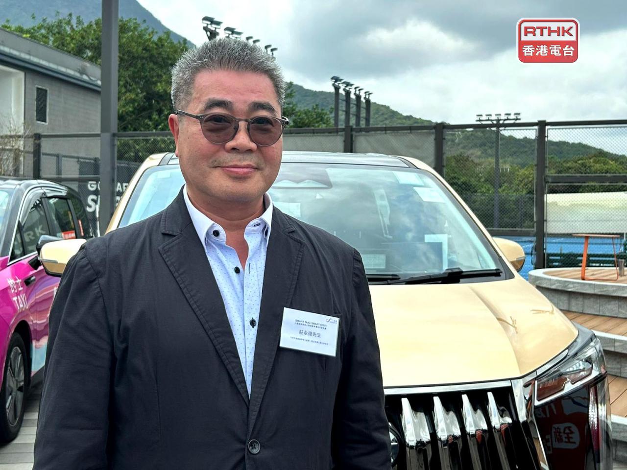 莊永德說，中東戰事以來，本港柴油價已增加一倍，旅遊巴及邨巴等很多都簽了長約，形容現時「每做一轉虧蝕一轉」。（鄧穎琳攝）