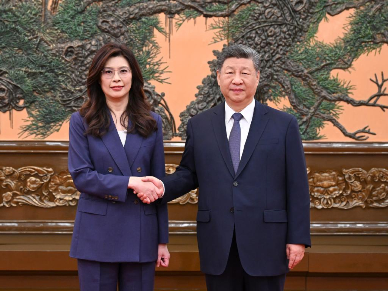 Xi Jinping, general secretary of the Communist Party of China (CPC) Central Committee, meets with a delegation of the Chinese Kuomintang (KMT) party led by its chairwoman Cheng Li-wun in Beijing. Photo: Xinhua
