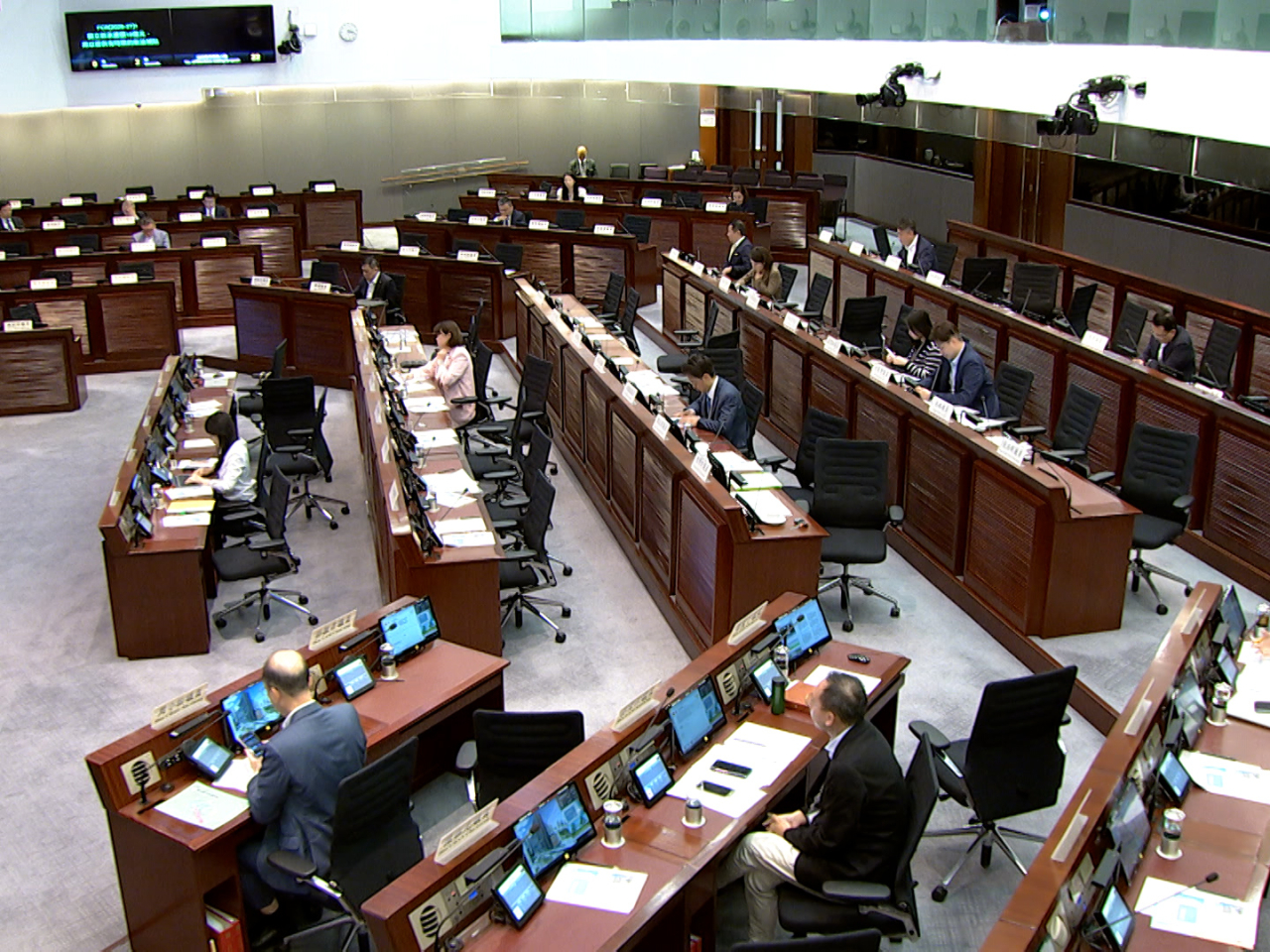 在立法會財委會上，多名議員表示支持建議，形容措施及時。