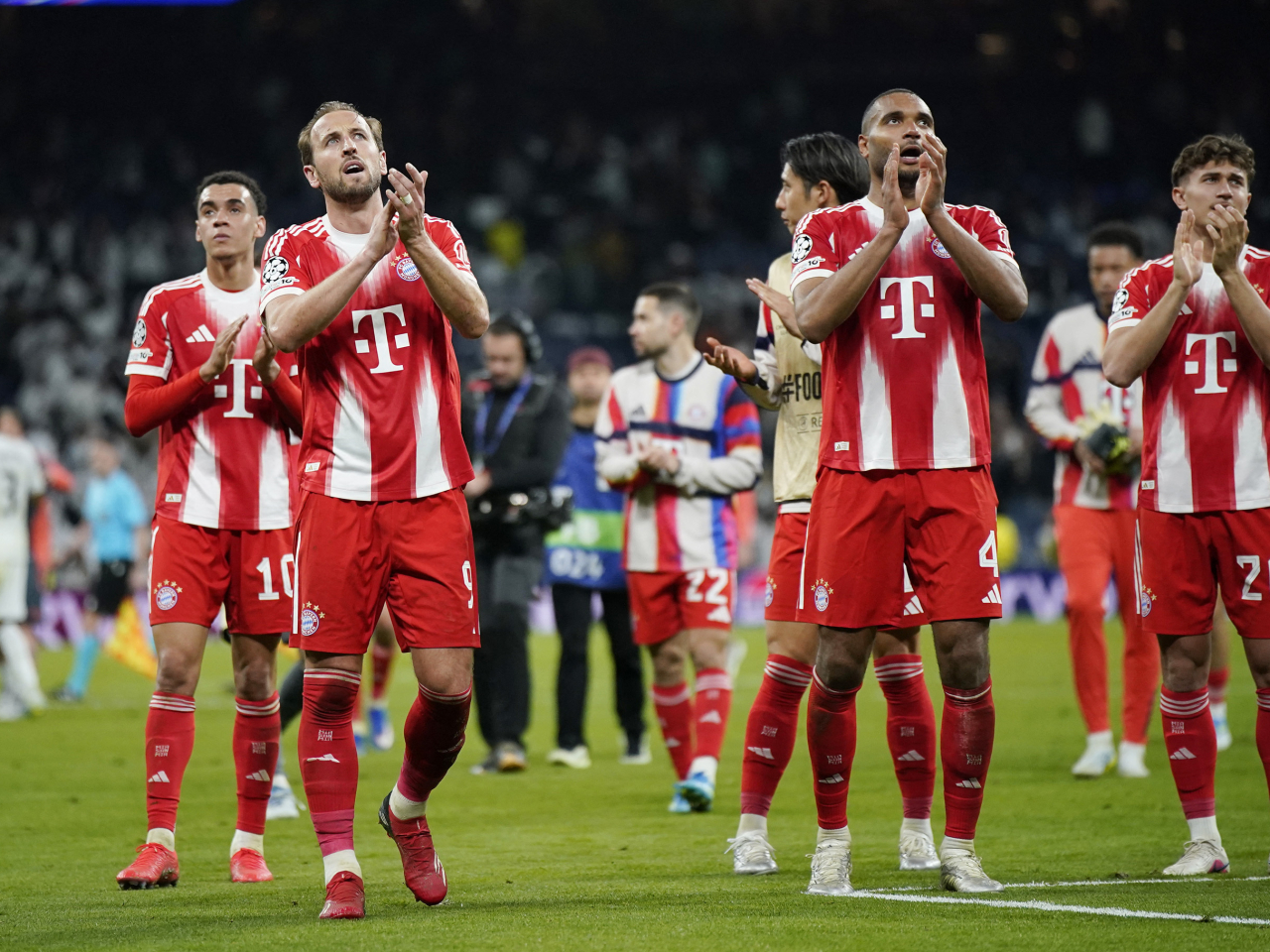 Bayern Munich players led by striker Harry Kane applaud fans at the Bernabeu after beating Real Madrid 2-1 this week. File photo: Reuters