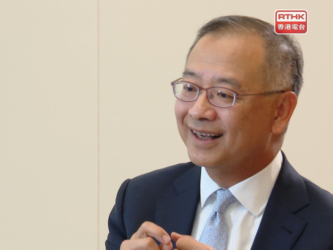 余偉文表示，日後增發牌照及時間性，當局持開放而謹慎態度，現階段未有明確傾向。（港台圖片）