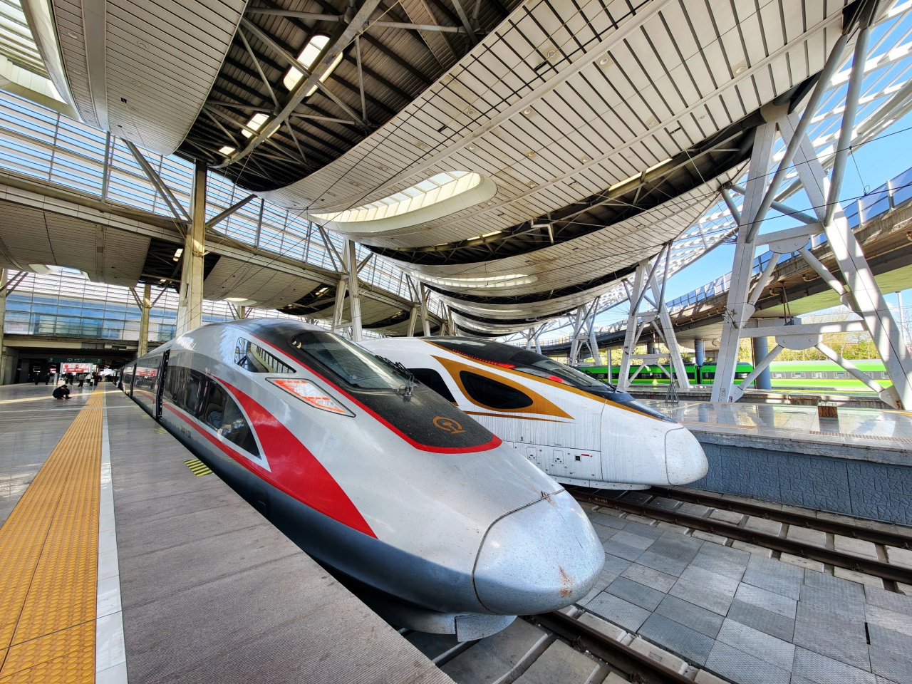 內地約談7家涉及火車票銷售第三方平台，要求不得利用自動化程序，實施大規模、高頻率的搶票操作。（新華社資料圖片）