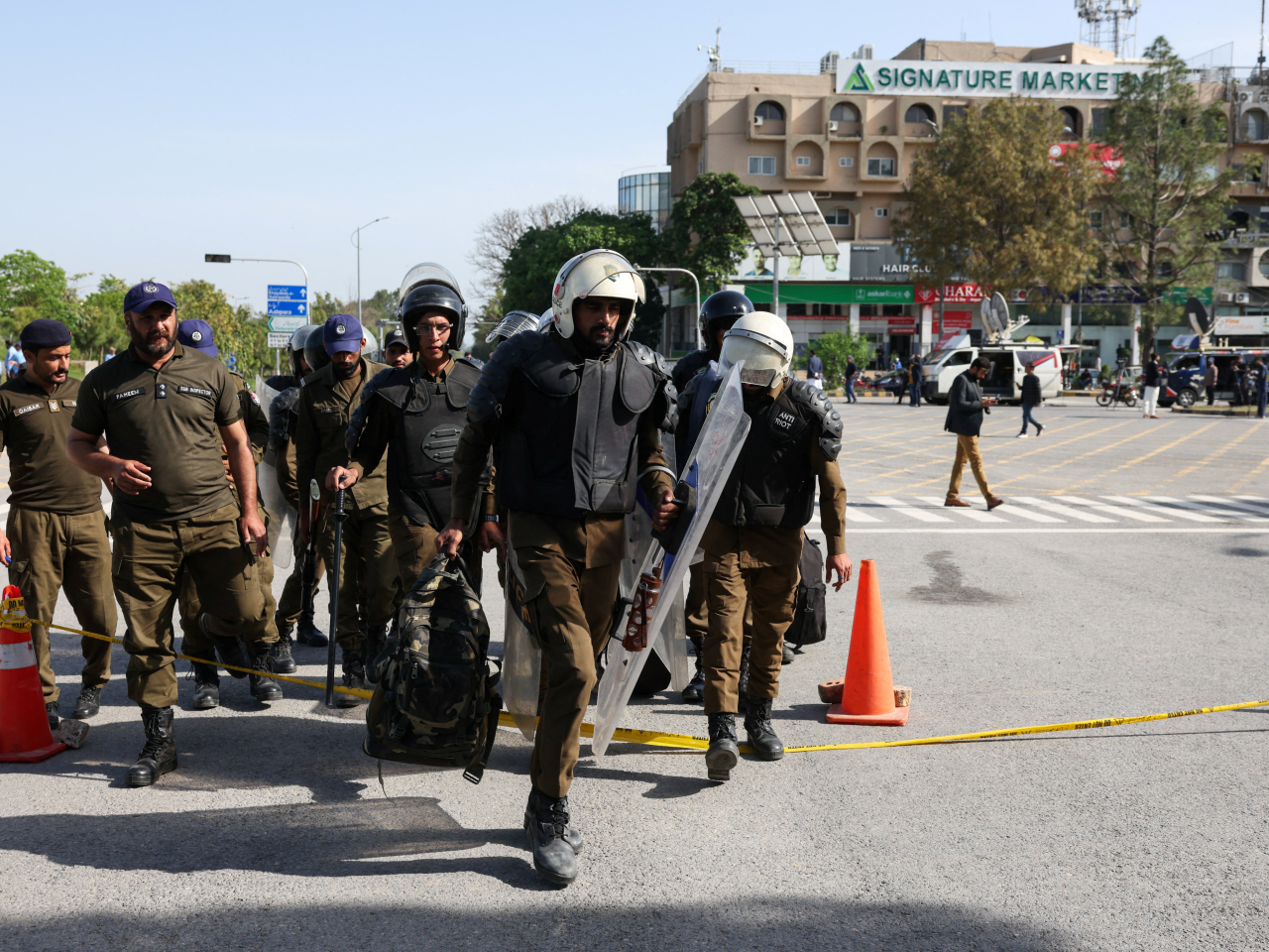 伊斯蘭堡市面明顯加強保安。（路透社）