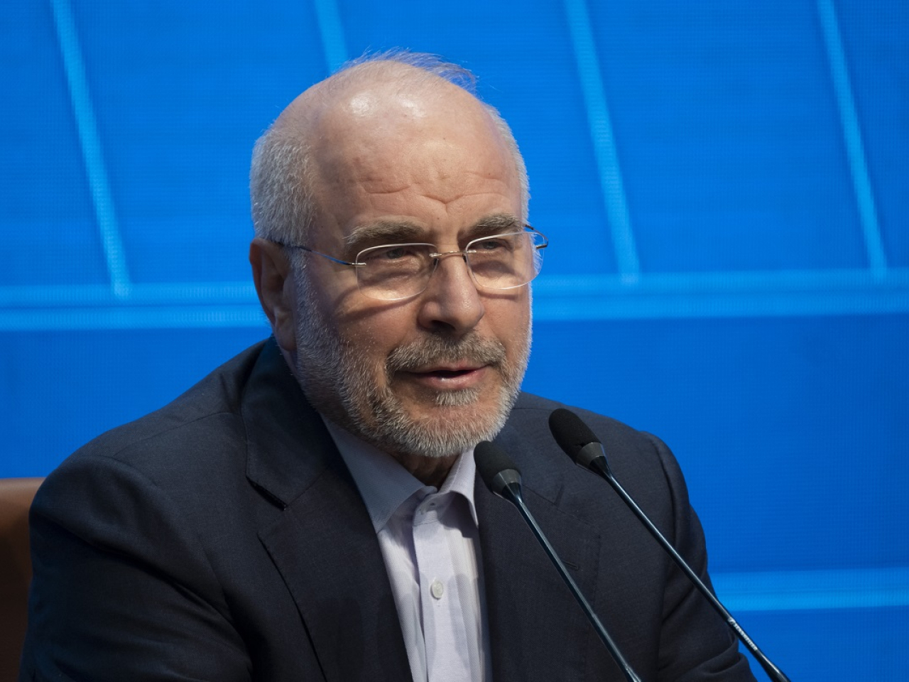 卡利巴夫率領的伊方代表團，今日凌晨抵達巴基斯坦。（法新社資料圖片）