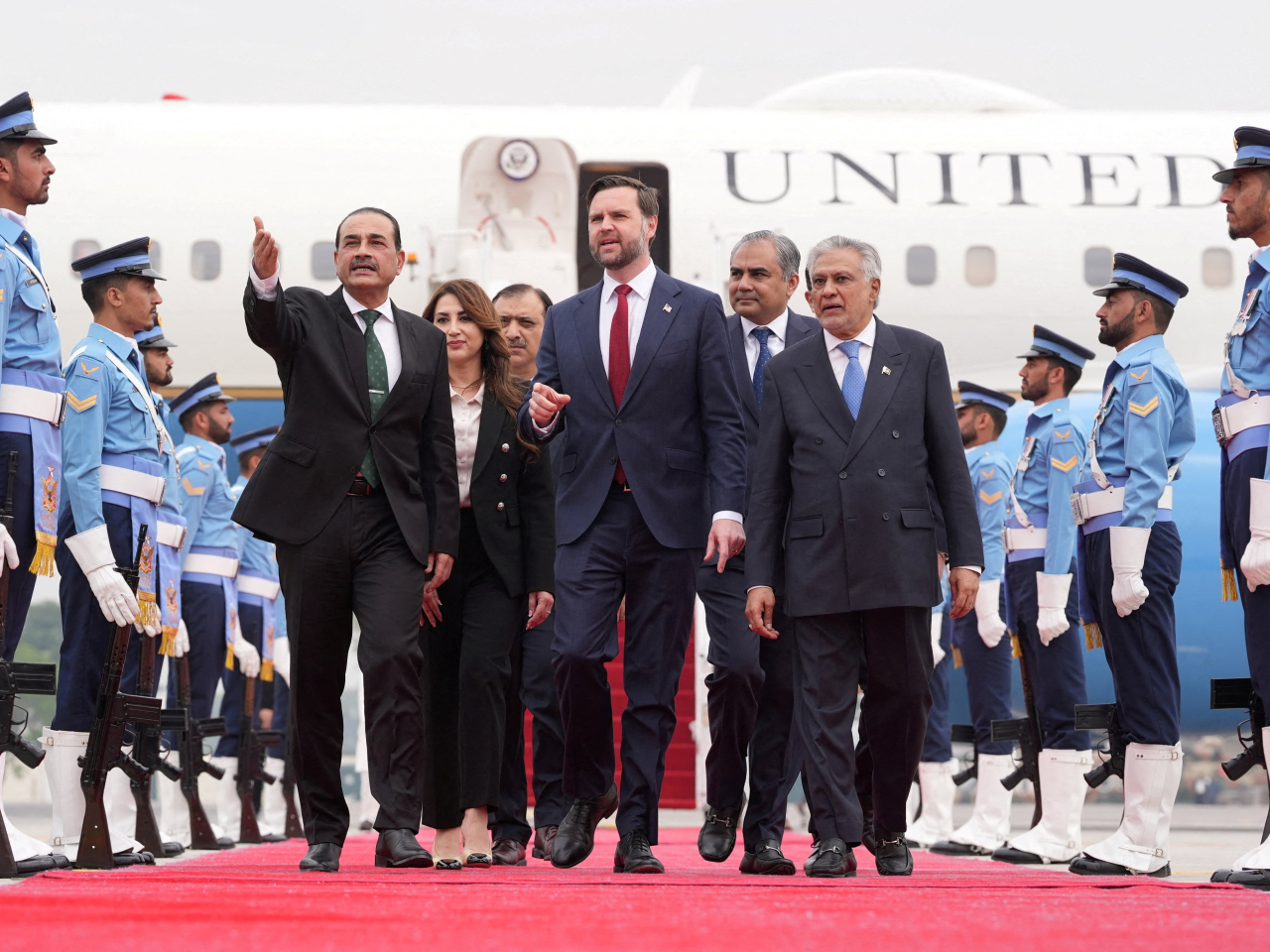 JD Vance is flanked by Pakistani defence forces chief Asim Munir, left, and Foreign Minister Mohammad Ishaq Dar on arrival in Islamabad. Photo: Reuters