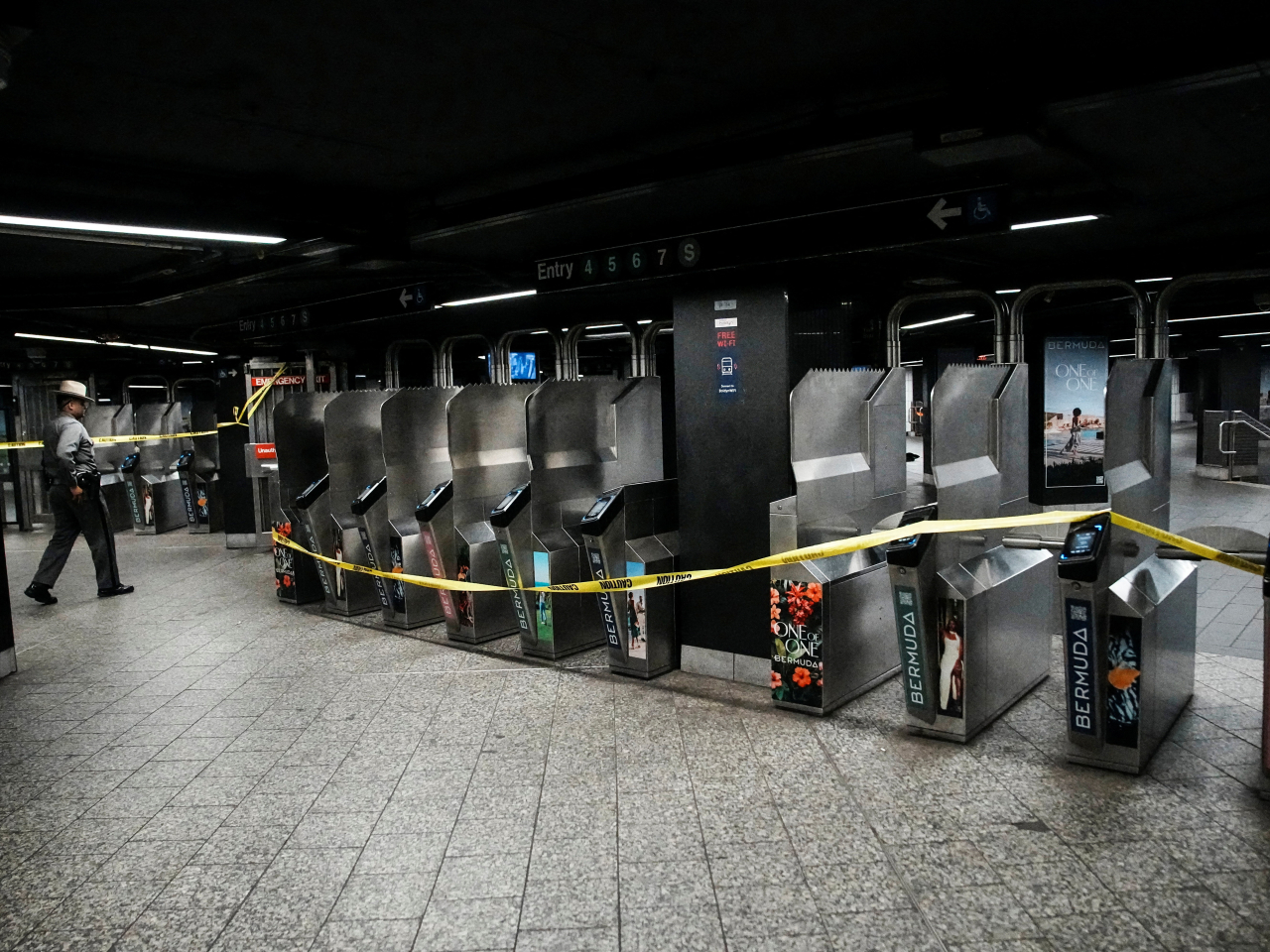 美國紐約警方事後封鎖現場調查。（路透社）