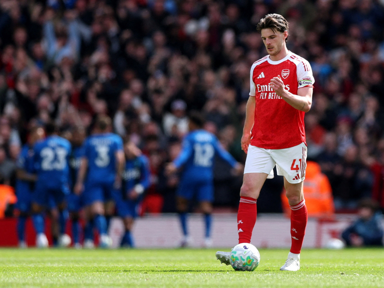 阿仙奴不敵般茅，爭奪英超錦標現暗湧。（路透社）