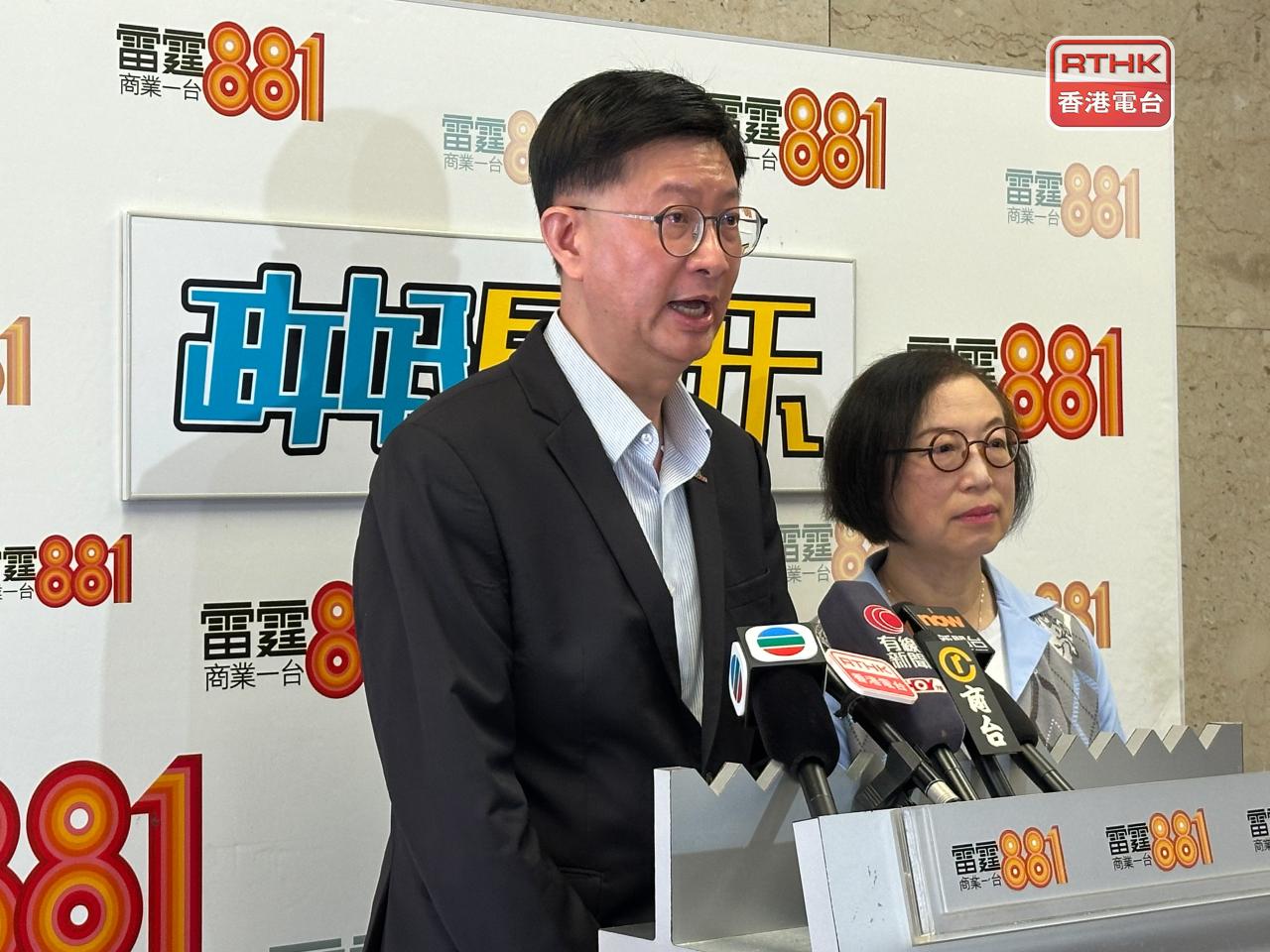 Henry Tong (left) urged the government to put a complete ban on electronic cigarette devices in all settings, including at private premises. Photo: RTHK