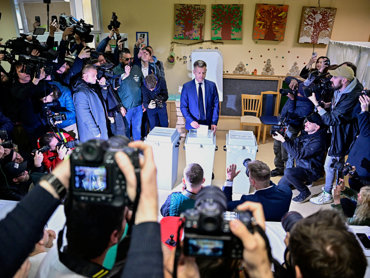 毛焦爾在首都布達佩斯投票。（路透社）