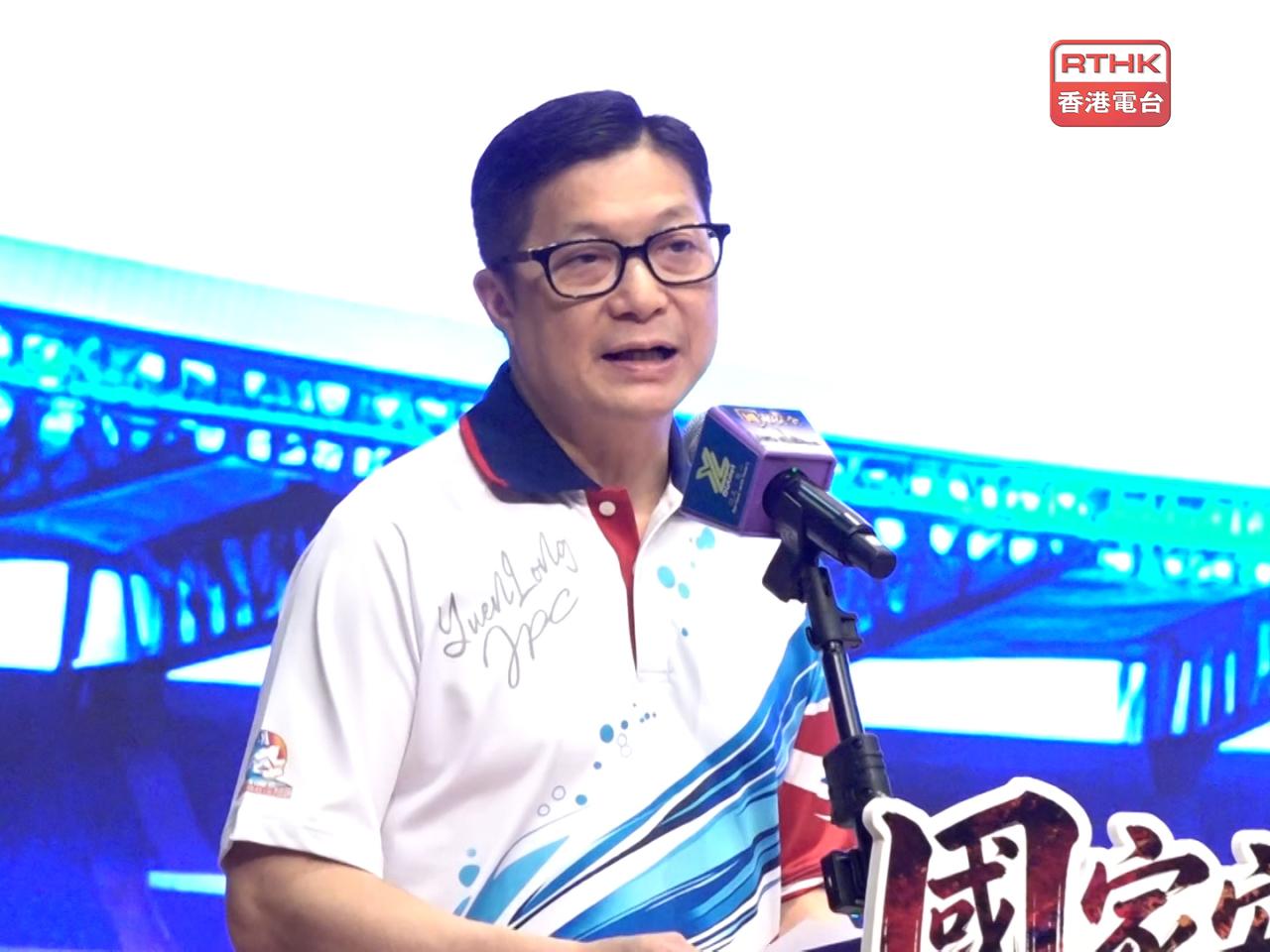 鄧炳強表示，社會必須要警民同心、師生同行，才能夠打好國家安全這項賽事。（施華駿攝）