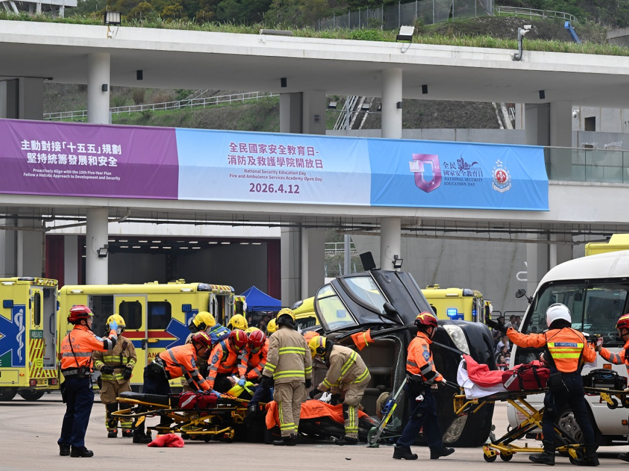 消防處人員進行聯合救援示範。（政府新聞處）