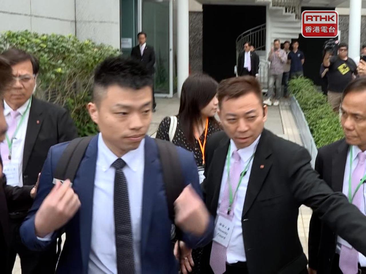 聽證會早上傳召事發時最先擔任現場指揮官的消防處大埔消防局高級消防隊長許健安作供。（梁禎祥攝）