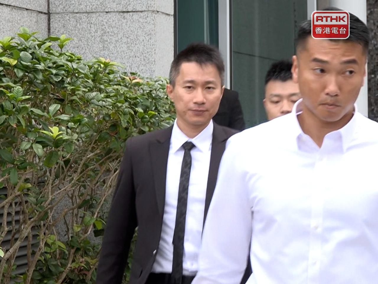 張樂恒（左）表示，當時認為如果動用人力做其他事，或會影響滅火，因此決定要全力控制火勢。（梁禎祥攝）