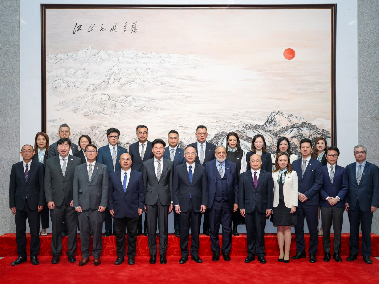 農融在北京會見律師會會長湯文龍一行人。（港澳辦網站）