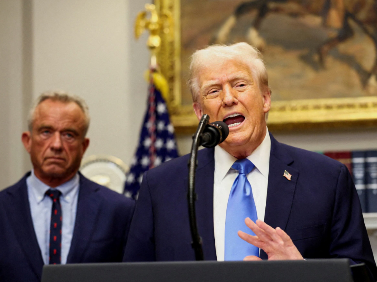 特朗普（右）表示伊朗方面致電美方，表示伊方希望達成協議。（路透社）