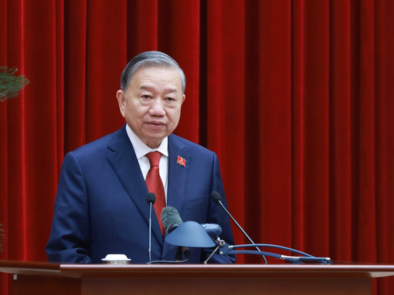 蘇林開始對中國的國事訪問。（新華社資料圖片）