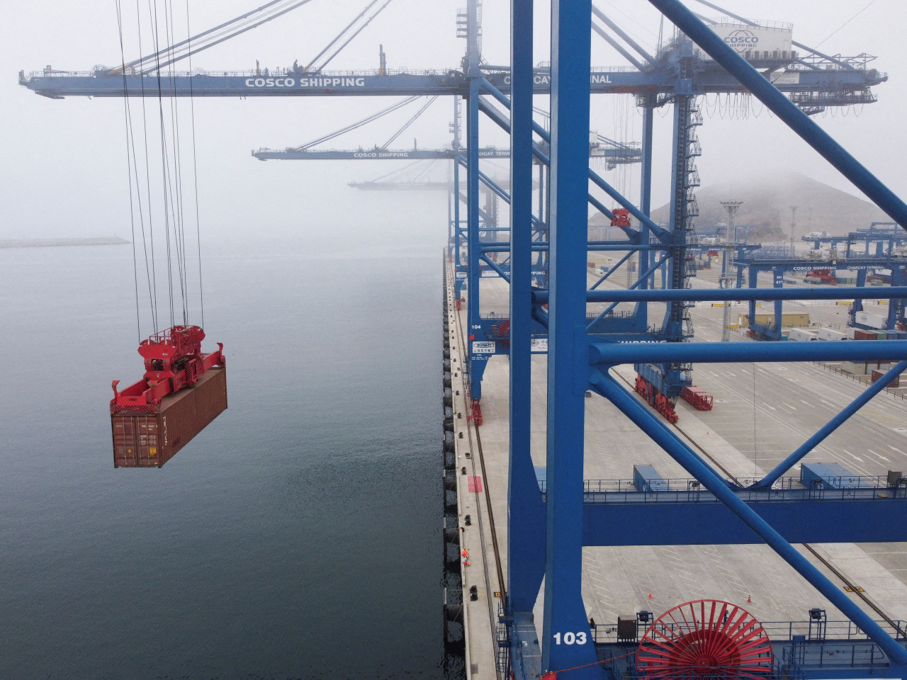 The value of exports rose 11.9 percent to 6.85 trillion yuan in the first quarter. File photo: Reuters