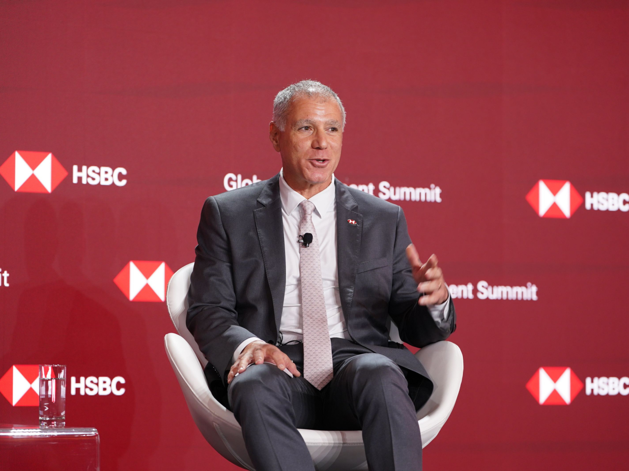 艾橋智表示，對中東局勢感到擔憂，但集團中東業務一直正常運作，仍會堅定發展中東市場。（滙豐全球投資峰會圖片）