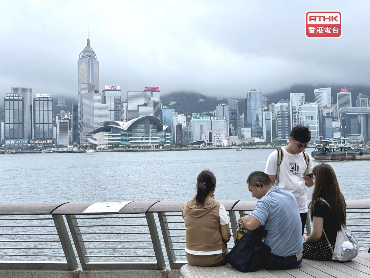港大預測，本港今年首季經濟增長3.3%，按季放緩0.5個百分點，今季經濟增長減慢至3%。（港台圖片）