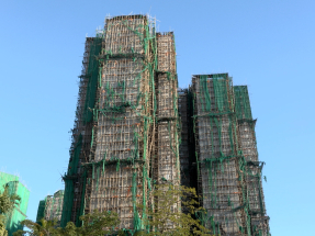 報道指有宏福苑住戶懷疑單位曾被搜掠　據了解警方已到單位跟進