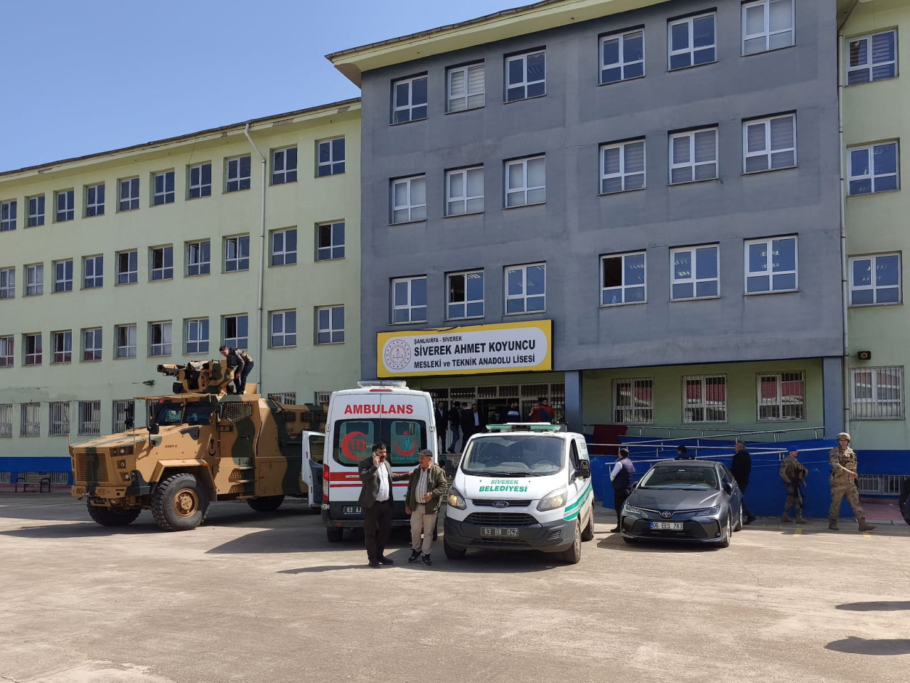 土耳其當局表示，一名可疑人士手持獵槍，闖入一間中學隨機開槍，隨後懷疑自盡。（路透社）