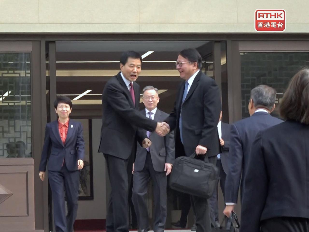 陳國基、陳茂波和謝小華 ，就對接國家「十五五」規劃拜訪國務院港澳事務辦公室。（黃維波攝）