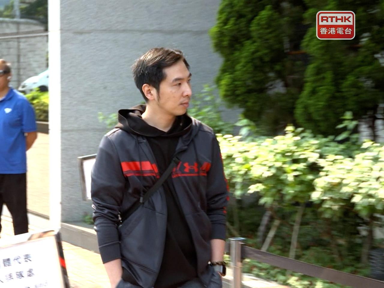 李俊豪作供時憶述，當日每隔15分鐘與被困單位的家人通電話，直至晚上約9時半，家人的手機無電後，雙方便失聯。(梁禎祥攝)