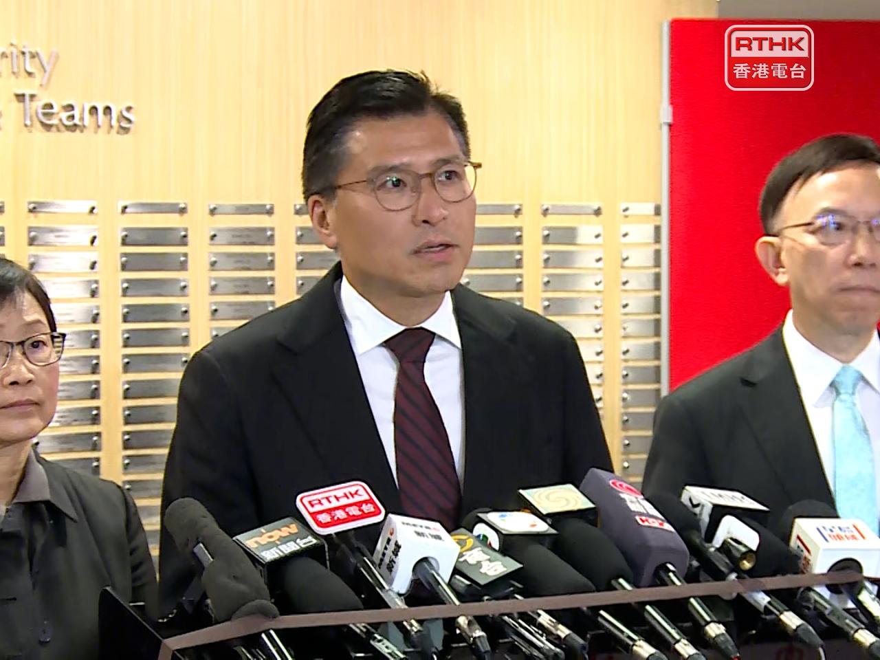 邱達根（中）表示，明白外界關注事件，因應事件採取一系列措施，加強對第三方承辦商的管理。（張連登攝）