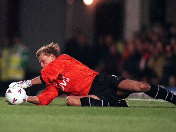 Former Arsenal keeper Manninger dies after car crash