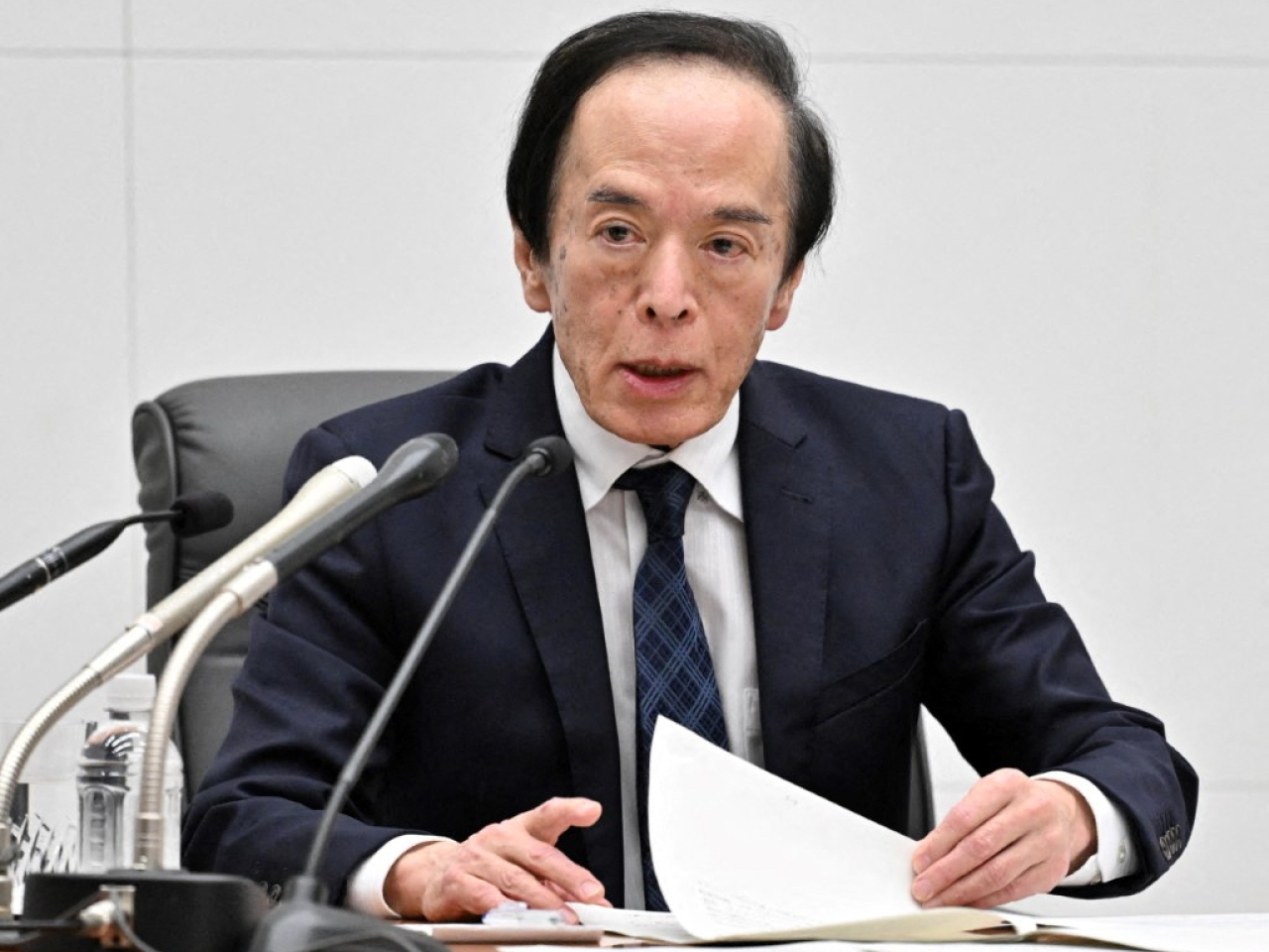 植田和男稱，利率決定將考慮到中東戰事相關衝擊持續時間及整體經濟環境。（法新社資料圖片）