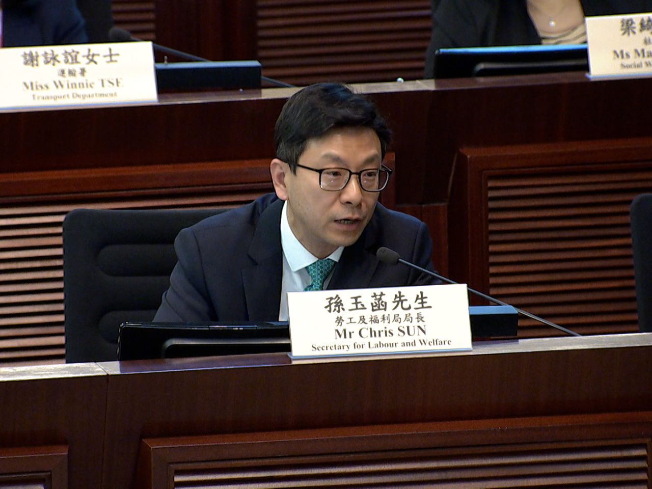 孫玉菡表示，截至今年2月底，各項人才入境計劃已成功吸引近28萬外地不同界別的人才來港工作和發展。