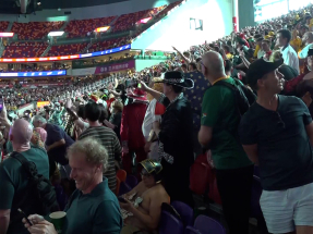 七欖入場觀眾多　南看台人數達上限