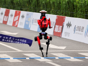 Honor robot takes top honours in Beijing half marathon