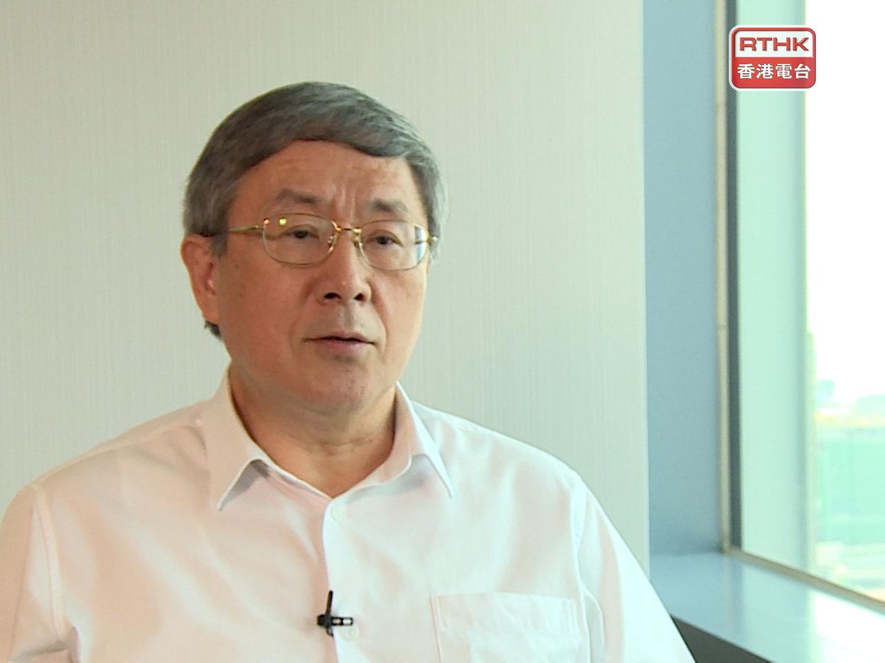 卓永興說，宏福苑居民一般情況下倘有需要，可3小時內上落樓多於一次執拾。（張連登攝）