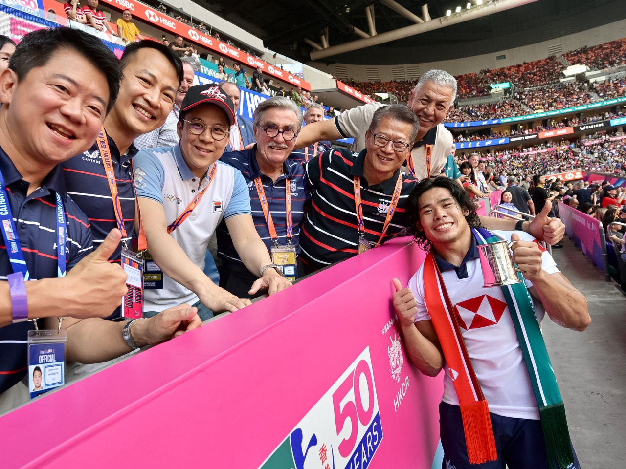 陳茂波恭賀港隊於銀劍賽取得三連霸。（陳茂波社交網頁）