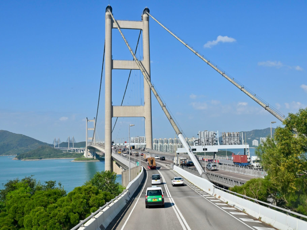 運輸署說，現時青馬大橋設有先進的交通管制和事故管理系統，結合交通管制及監察系統、可變信息標誌及閉路電視監察系統等。（運輸署社交網站）