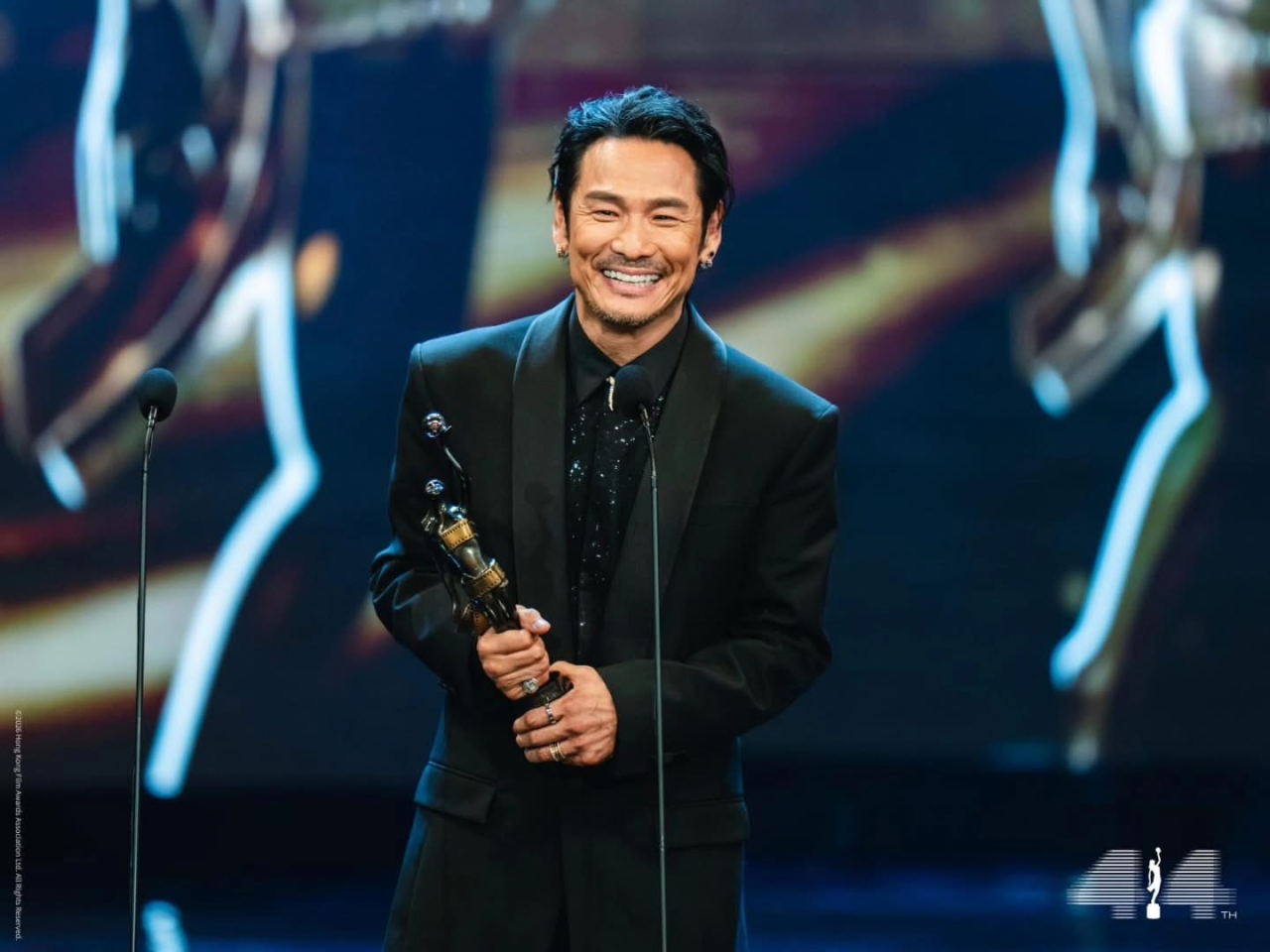 杜德偉憑《風林火山》奪最佳男配角。（香港電影金像獎社交網站）